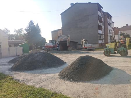 obnova makadamskega parkirišča
